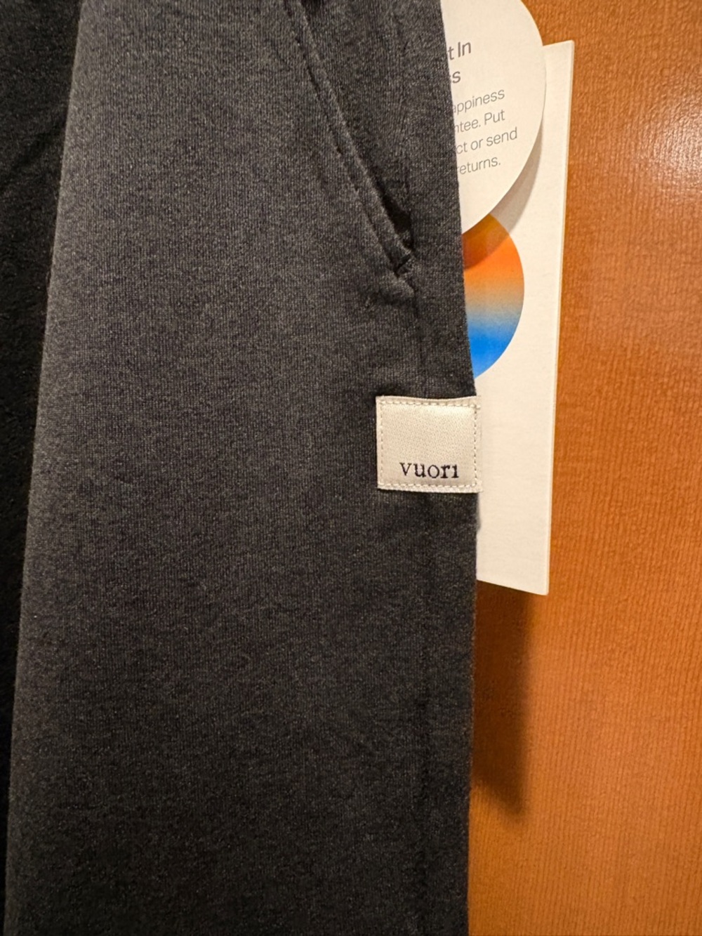 Vuori Boyfriend Cargo Jogger Pants in Black Heather NWT - Picture 3 of 6